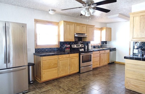 Mitchell Casa | Clean, fully stocked home in Mitchell.