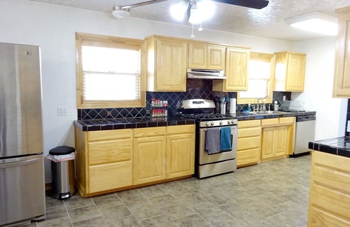 Mitchell Casa | Clean, fully stocked home in Mitchell.