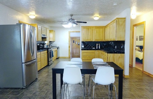 Mitchell Casa | Clean, fully stocked home in Mitchell.