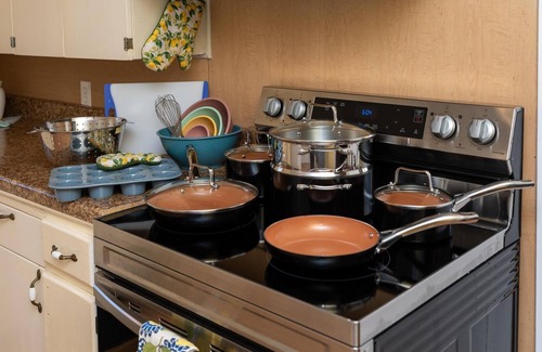 Over Place Area Casa | Clean & Happy beachvibes! Great yard & Firepit out back! Some pets welcome!