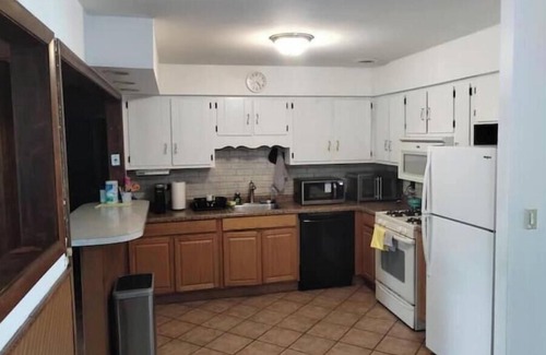 Arlington Heights Casa | Clean home in quiet neighborhood