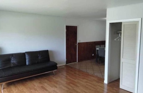 Arlington Heights Casa | Clean home in quiet neighborhood