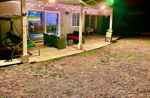 West Hills Casa | Clean house, close to Universal, CSUN and Beaches, free Netflix and prime video