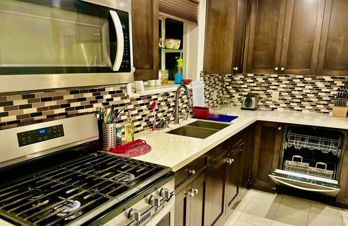 West Hills Casa | Clean house, close to Universal, CSUN and Beaches, free Netflix and prime video