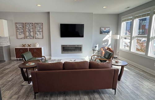 Lynchburg Casa | Clean luxury home near Liberty University and downtown. Quiet neighborhood,