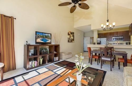 Wailea Villa | HERMOSA REMODELADA GEM! ¡Ultimo piso! ¡Vista al océano!