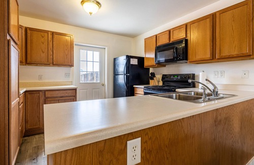 Cody Casa | Clean, Modern! 3 Bedrooms, River, Downtown