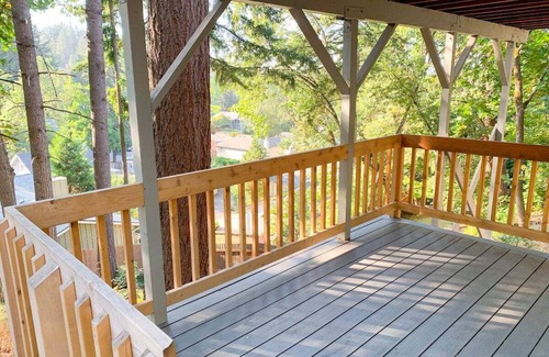 Western Apartamento | Clean, Modern Guest Suite in the Hills with Large Kitchen and Private Deck