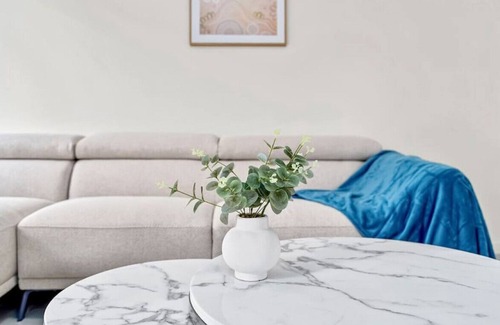 Leppington Casa | Clean Modern House suits 4-6 people