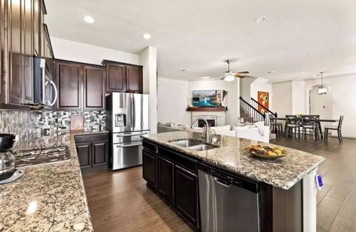 Lewisville Casa | Clean Modern Spacious Open, King bed in peaceful neighborhood,Near DFW Airport