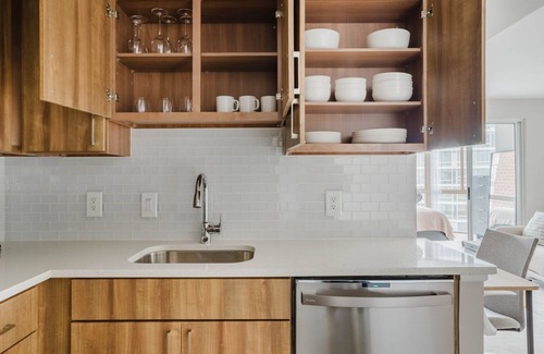 Chinatown Apartamento | Clean Mount Vernon 1BR w/ Gym & Pool, near Arena & Museum, by Blueground