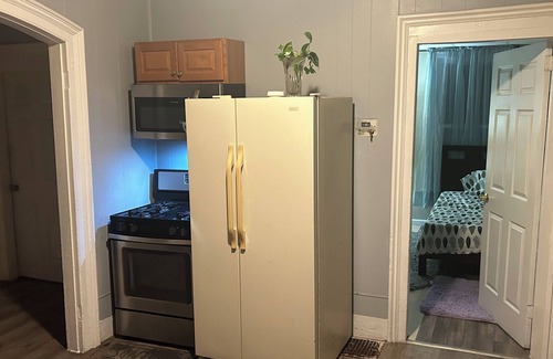 Meriden Casa | Clean Private room in Downtown Meriden close to public transportations