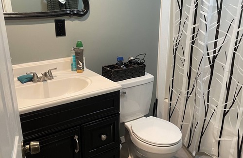 Meriden Casa | Clean Private room in Downtown Meriden close to public transportations