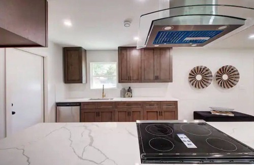 North Austin Civic Association Casa | Clean & Spacious 3 miles from Domain & Q2 Stadium