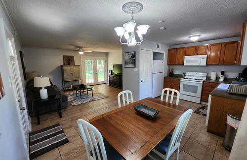 Kreole Casa | Clean, Spacious, 3BR 2BA, Handicap Access