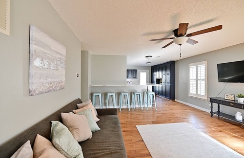 Wayne Casa | Clean Spacious Home | 3 Bedrooms | Close to Airport