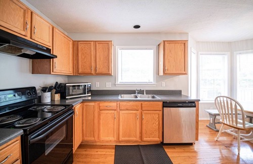 North Chesterfield Casa | Clean & Spacious Home, Centrally Located, Near Attractions w/large Fenced Yard