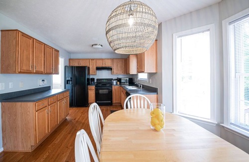 North Chesterfield Casa | Clean & Spacious Home, Centrally Located, Near Attractions w/large Fenced Yard