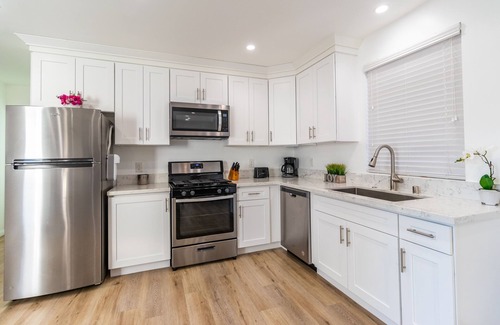 North Hollywood Casa | Hermosa casa nueva de 2 camas / 2 baños