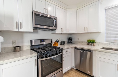 North Hollywood Casa | Hermosa casa nueva de 2 camas / 2 baños