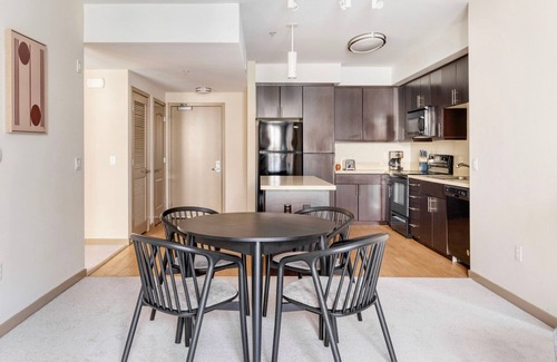 Contra Costa Centre Apartamento | Clean Walnut Creek 2BR w/ Sundeck, Pool & Gym, nr BART, by Blueground