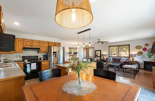 Polson Casa | Clear Creek Blue Cabin w/ lake access & 9 acres!