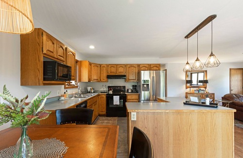 Polson Casa | Clear Creek Blue Cabin w/ lake access & 9 acres!