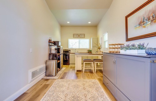 Clear Lake Apartamento | Clear Lake Getaway w/Dock Access & Shared Yard!