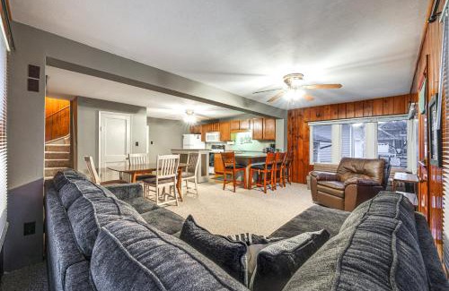 Clear Lake Casa | Clear Lake Vacation Rental Walk to City Beach!
