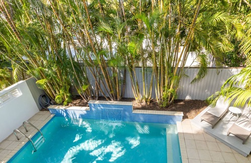 White St. Gallery Casa | CLEAR SKIES ~ Well Appointed 3 Bedroom, 2 Bath Home with Pool!