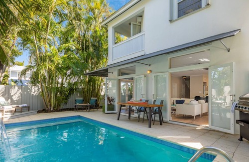 White St. Gallery Casa | CLEAR SKIES ~ Well Appointed 3 Bedroom, 2 Bath Home with Pool!