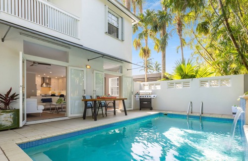 White St. Gallery Casa | CLEAR SKIES ~ Well Appointed 3 Bedroom, 2 Bath Home with Pool!