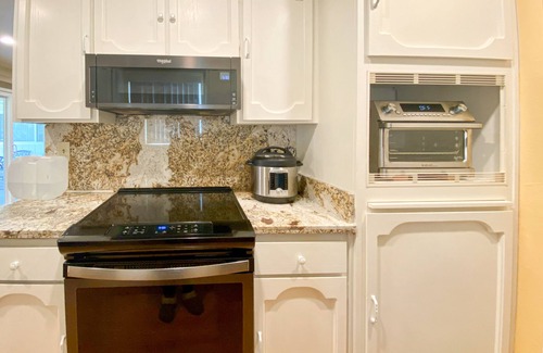 Clear Lake Casa | Clearlake Canal Front Home, Dog-friendly & Sauna