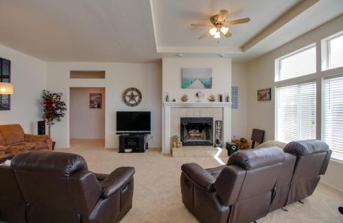 Clear Lake Casa | Clearlake Oaks Home with Game Room, Dock and Deck