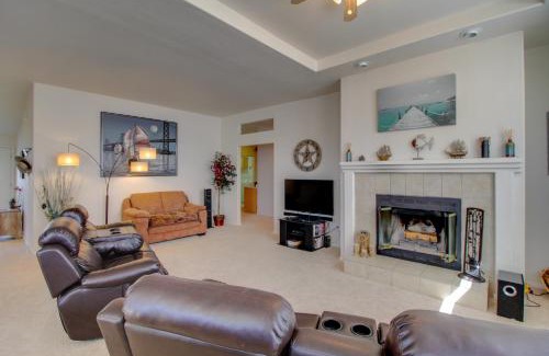 Clear Lake Casa | Clearlake Oaks Home with Game Room, Dock and Deck