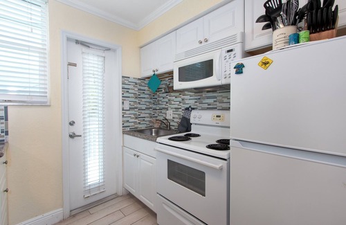 Clearwater Beach Condominio | Clearwater Beach Suites 204 1 Bedroom Condo by RedAwning