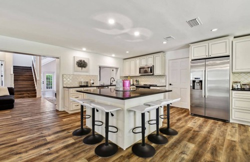 Clearwater Villa | Clearwater Villa 6 BR, Heated Pool, Mini Golf, 4K Projector Lounge Theatre