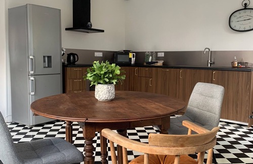 Clecy Casa | Clécy center, 10 min walk from the banks of the Orne .4 to 10 people adjustable rates
