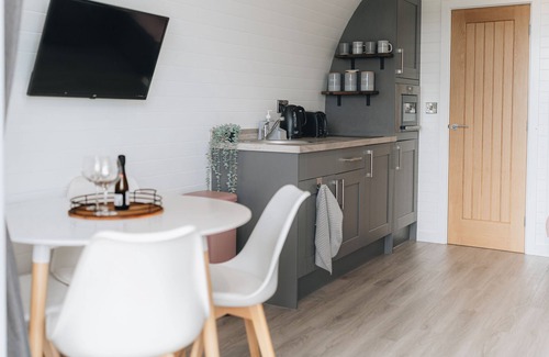 New Moat Cabina | Cleddau - Glamping Pod with Hot Tub Sleeping up to 4 Guests