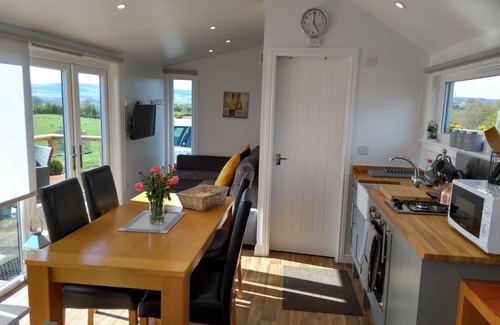 Dalry Cabina | Cleeves Cabins, Ailsa Luxury Lodge with hot tub