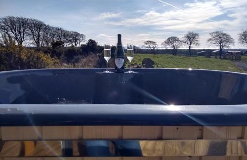 Dalry Casa | Cleeves Cabins Arran Luxury Lodge with hot tub