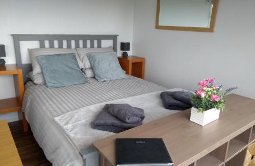 Dalry Casa | Cleeves Cabins Arran Luxury Lodge with hot tub