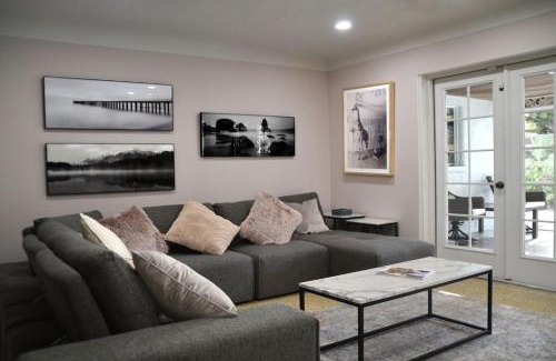 Arlington Park Casa | Clematis House near Arlington Park with Heated Pool