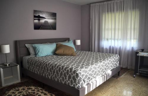 Arlington Park Casa | Clematis House near Arlington Park with Heated Pool