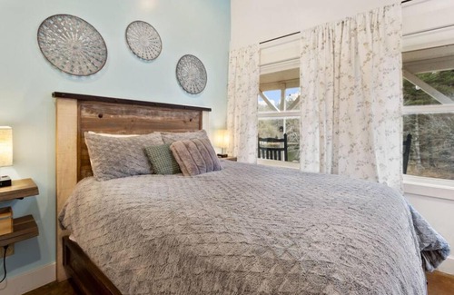 Blowing Rock Casa | Clementine Cottage at Doe Creek