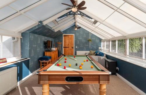 Dawlish Casa | Clementine Cottage, Hot Tub, Pool Table, Holcombe Beach 600m