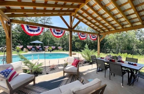 Central Casa | Clemson Gameday Home w/ Pool