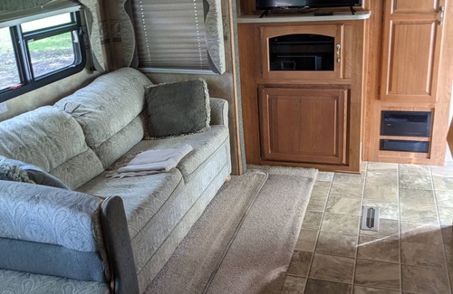Seneca Alquiler De RV | Clemson Hills RV club Camper Rental Beautiful views 4 miles from Clemson/Seneca