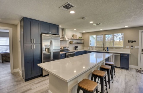 Buchanan Dam Casa | Clen Oak Escape, Families, SUP, Kayak, Open Water, Trees
