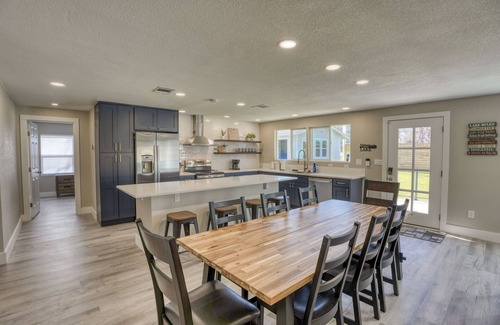 Buchanan Dam Casa | Clen Oak Escape, Families, SUP, Kayak, Open Water, Trees
